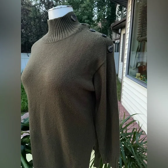 Anthropologie Women’s Small (Oversized) Green Sweater with Button Embellishment - Picture 6 of 8